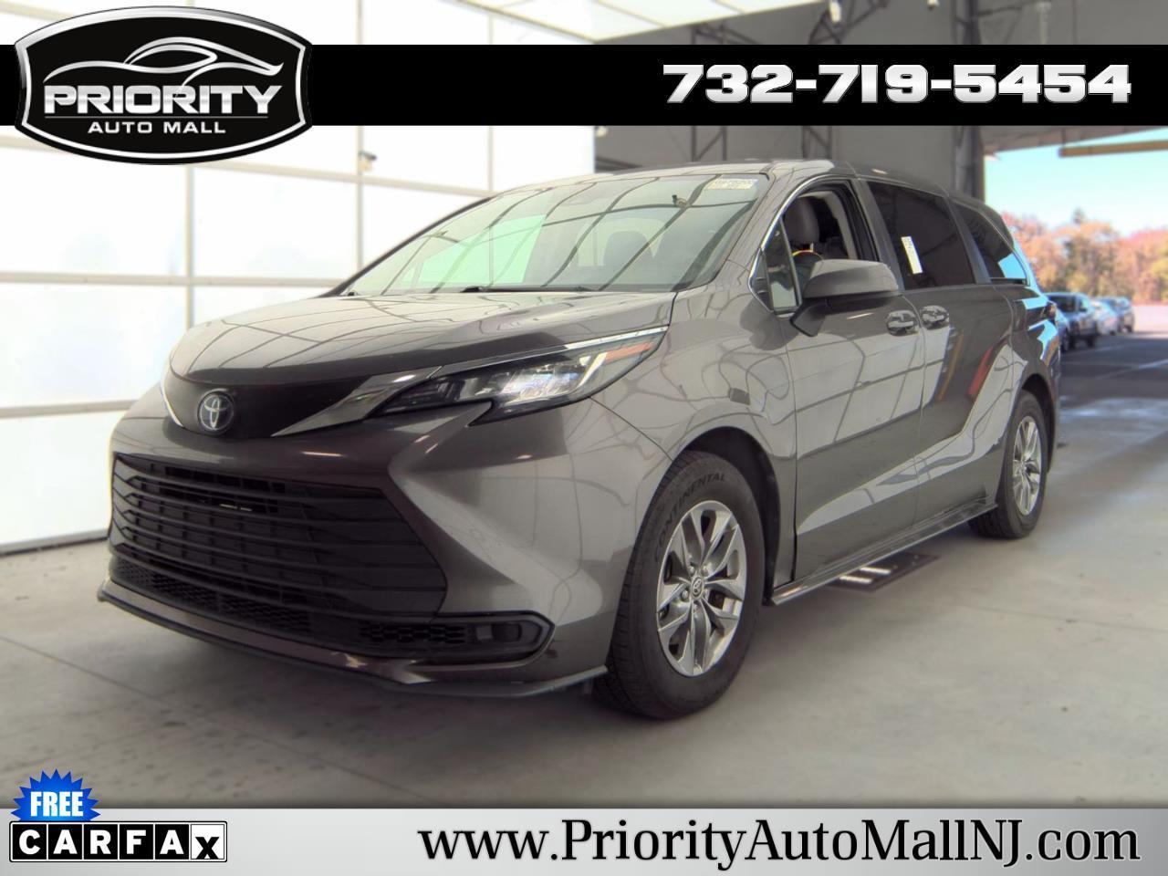 Toyota Sienna LE FWD 8-Passenger (Natl) 2022