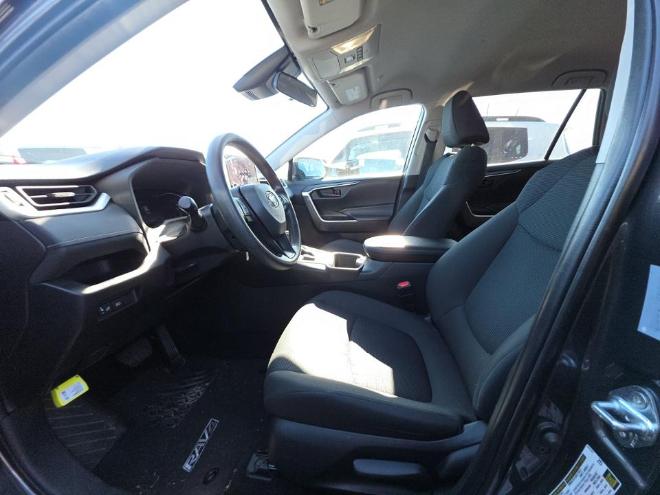 Toyota RAV4 LE AWD (Natl) 2025