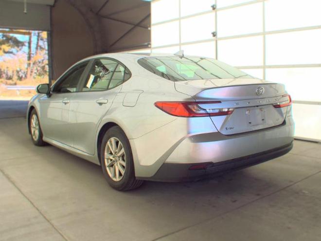 Toyota Camry XLE (Natl) 2025