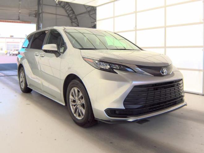 Toyota Sienna LE FWD 8-Passenger (Natl) 2025