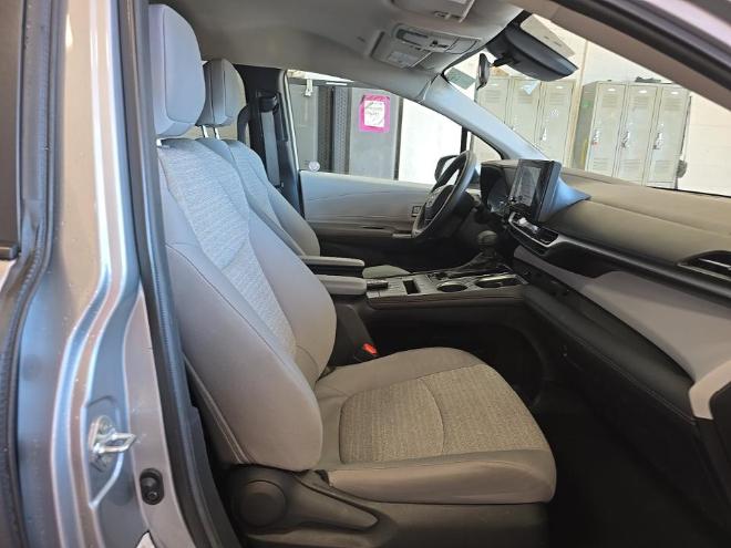 Toyota Sienna LE FWD 8-Passenger (Natl) 2025
