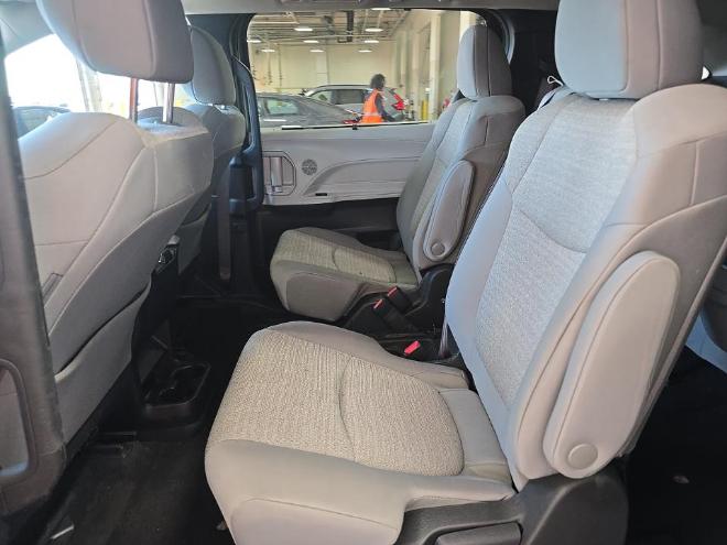 Toyota Sienna LE FWD 8-Passenger (Natl) 2025