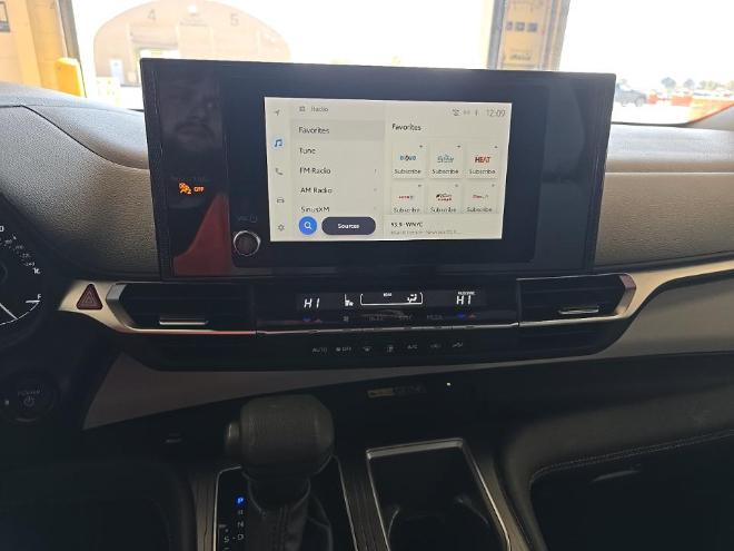 Toyota Sienna LE FWD 8-Passenger (Natl) 2025