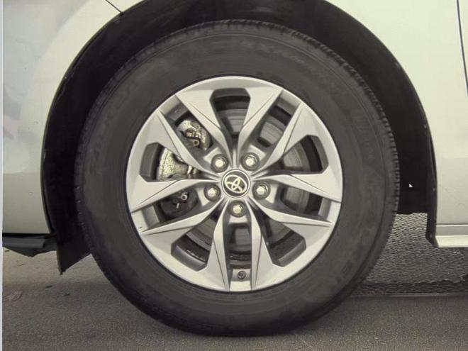 Toyota Sienna LE FWD 8-Passenger (Natl) 2025
