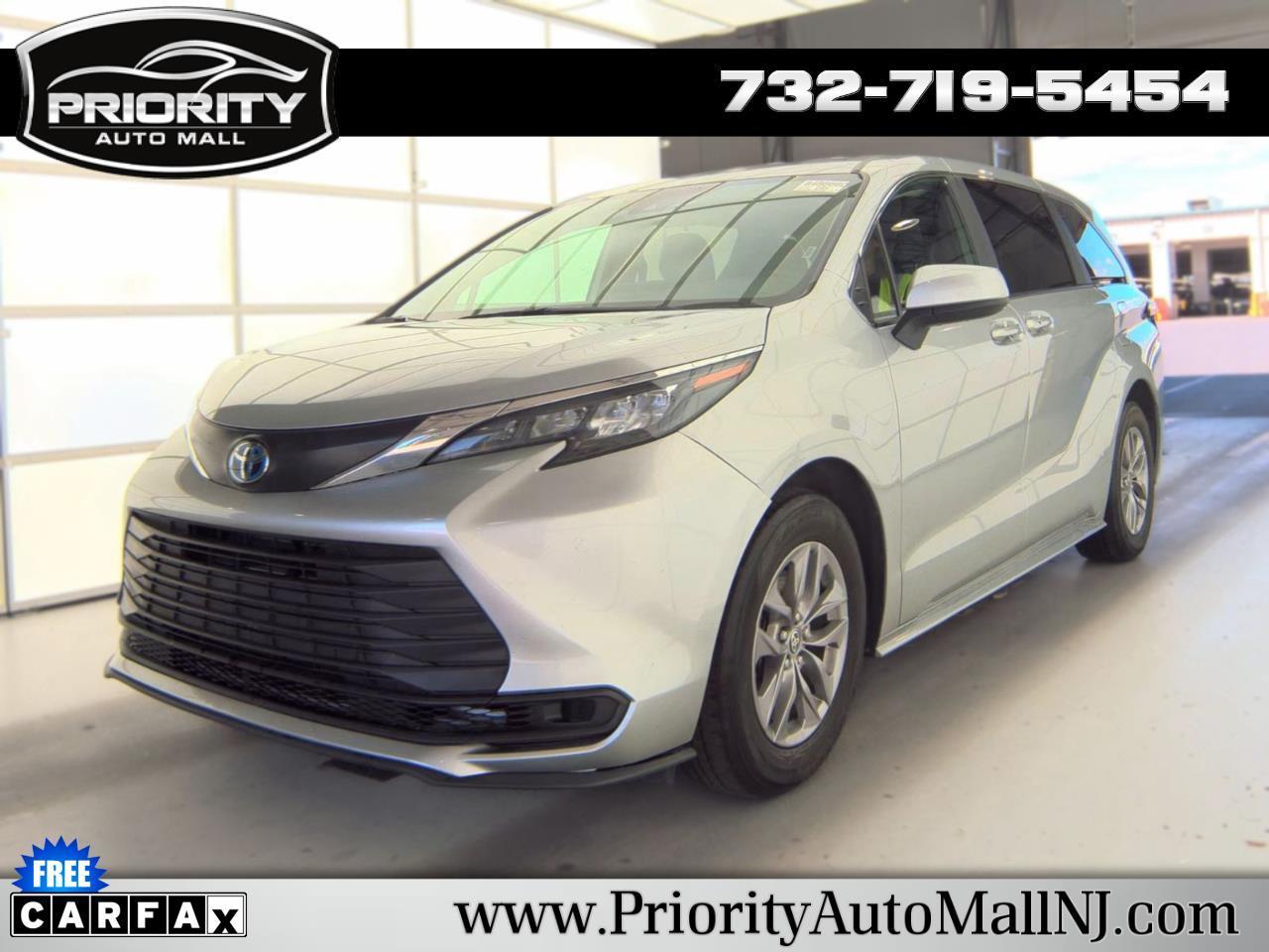 Toyota Sienna LE FWD 8-Passenger (Natl) 2025