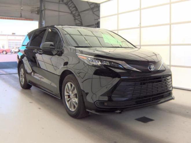 Toyota Sienna LE FWD 8-Passenger (Natl) 2025