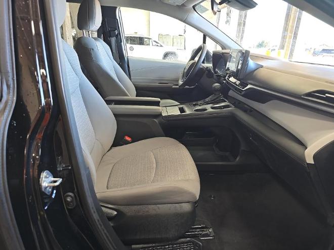 Toyota Sienna LE FWD 8-Passenger (Natl) 2025