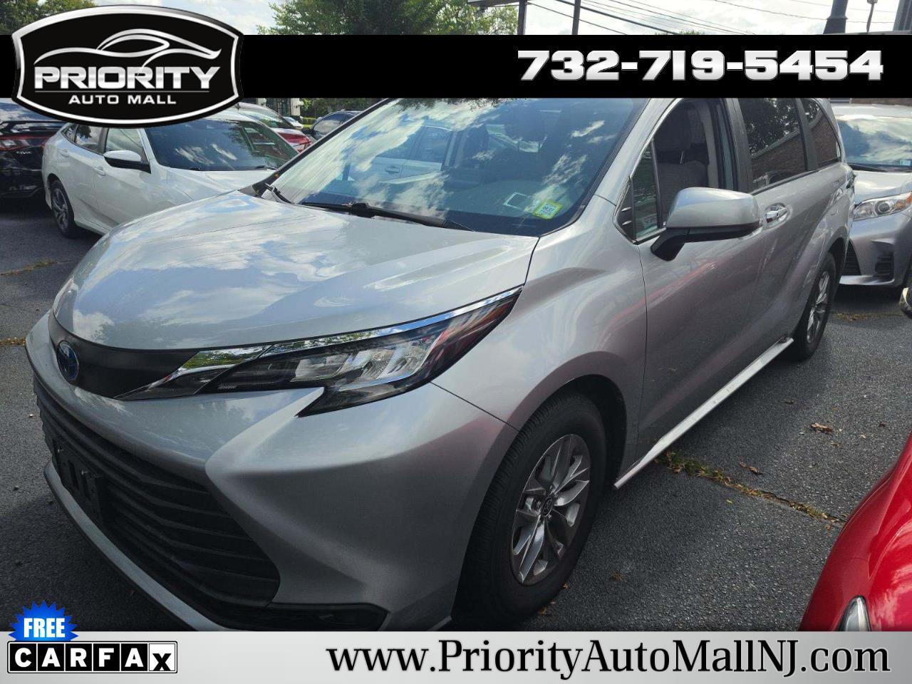 Toyota Sienna LE FWD 8-Passenger (Natl) 2022