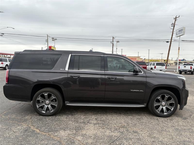 GMC Yukon XL SLT 1/2 Ton 4WD 2015