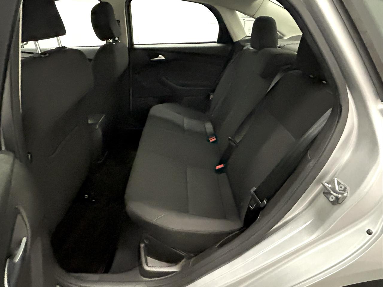 2016 Ford Focus SE - Photo 11