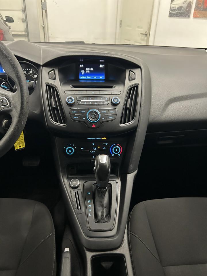 2016 Ford Focus SE - Photo 15