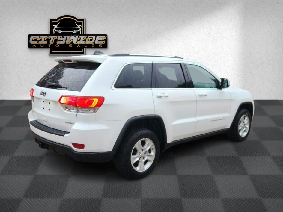 2016 Jeep Grand Cherokee Laredo photo 2