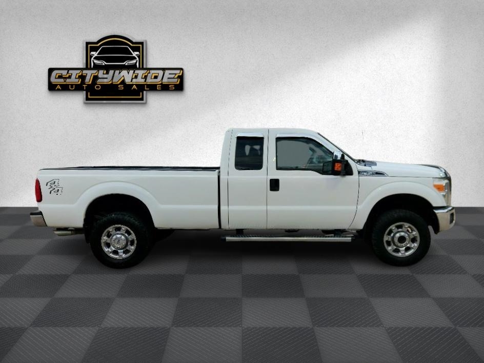 2016 Ford F-350 XLT photo 3