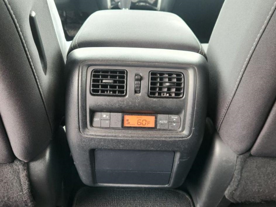 Nissan Pathfinder SV 4WD 2017