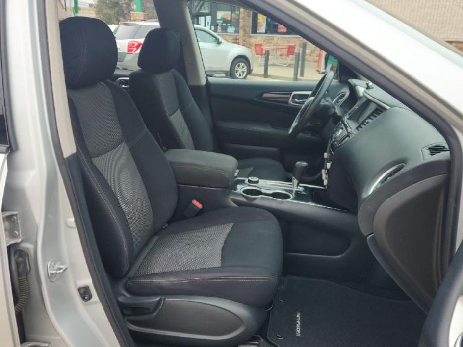 Nissan Pathfinder SV 4WD 2017