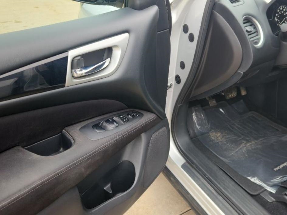 Nissan Pathfinder SV 4WD 2017