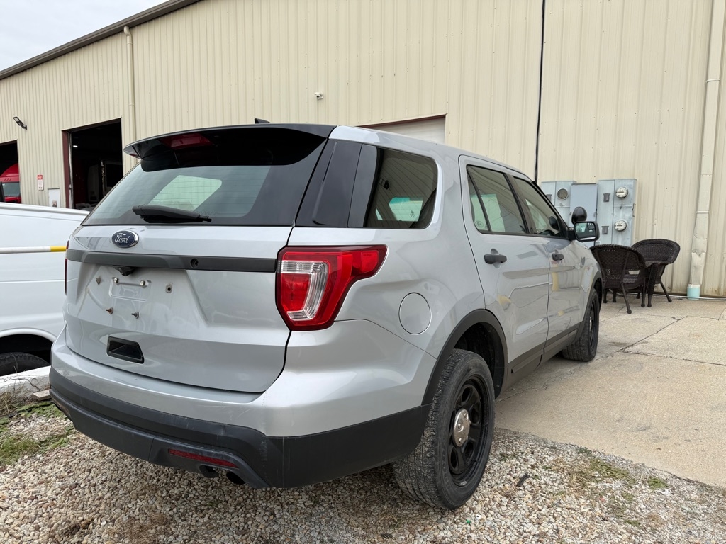 2016 Ford Explorer photo 2