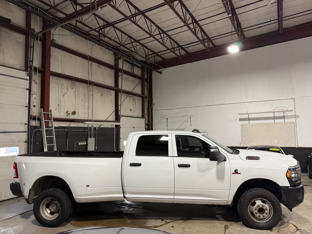 RAM 3500 Tradesman Crew Cab 4WD DRW 2024