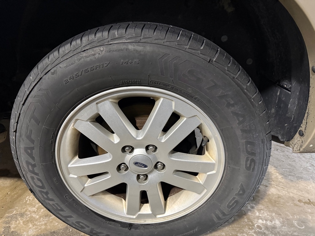 Ford Explorer Eddie Bauer 4.0L 2WD 2010