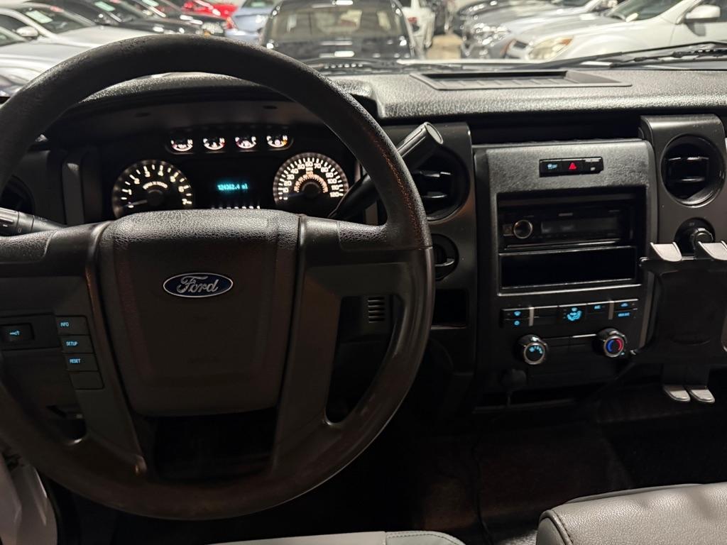 Ford F-150 XL SuperCab 8-ft. Bed 2WD 2014