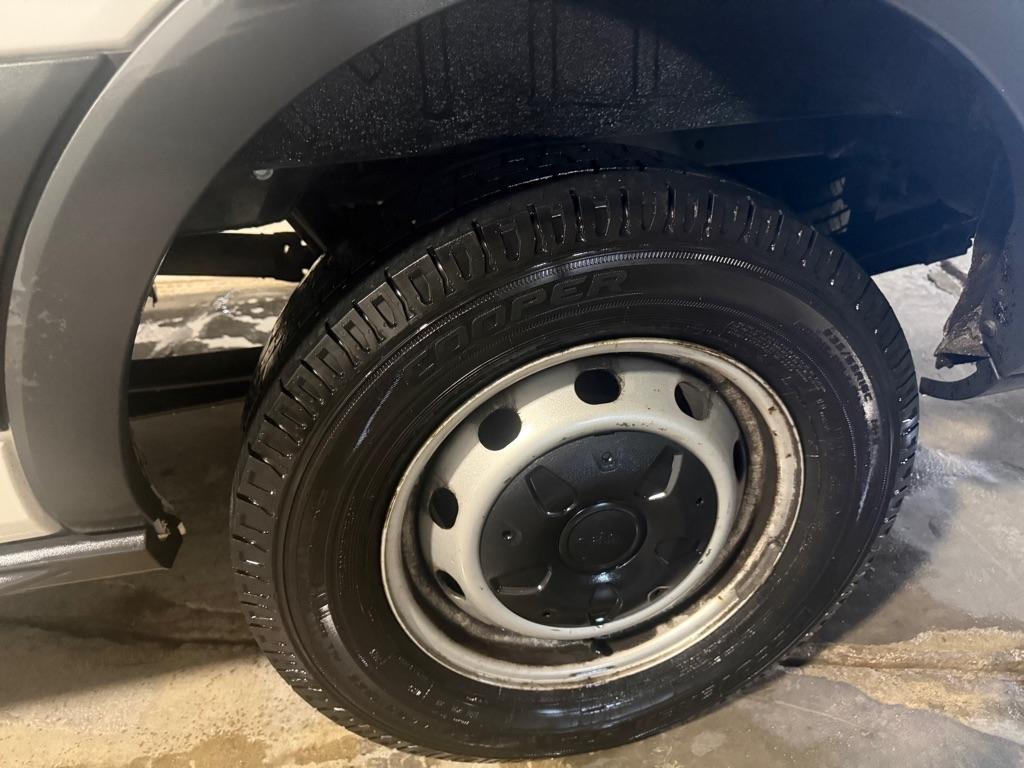 Ford Transit 250 Van Low Roof 60/40 Pass.130-in. WB 2016