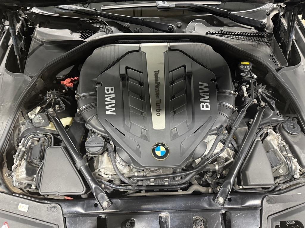 BMW 5-Series 550i xDrive 2014