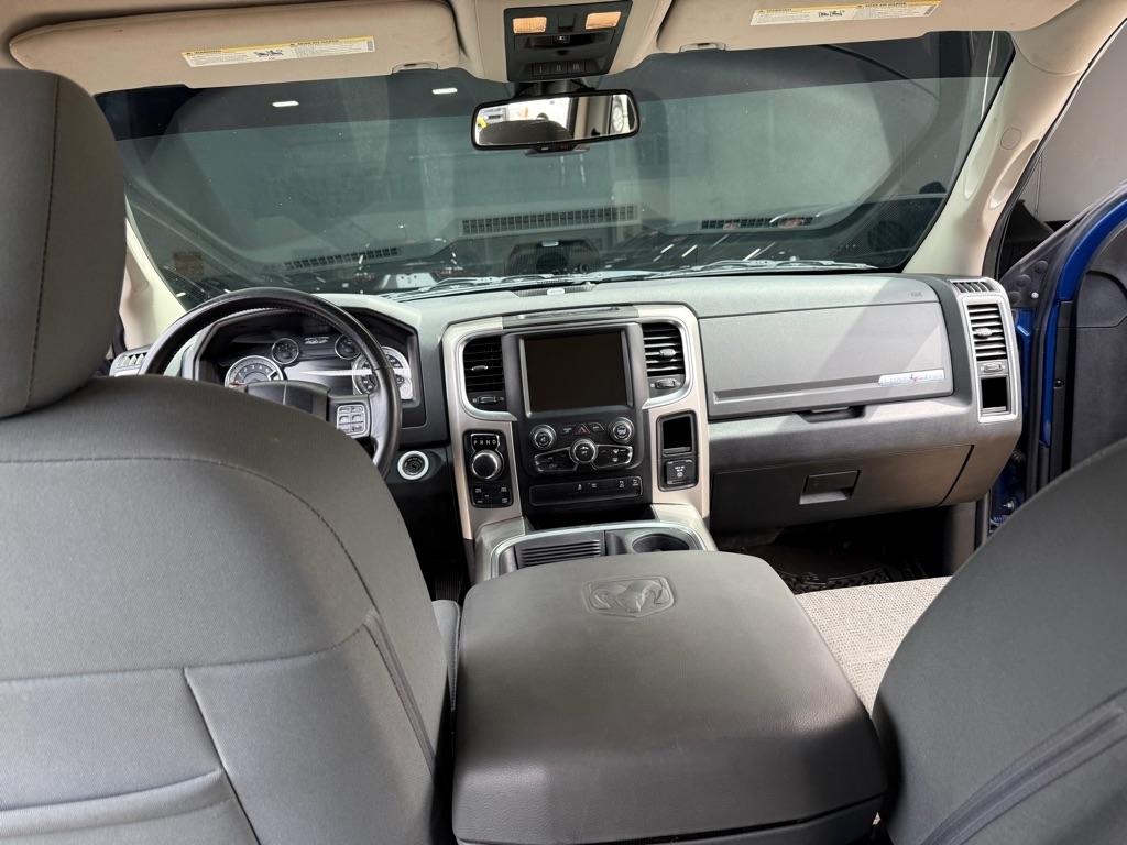 RAM 1500 SLT Crew Cab SWB 4WD 2016