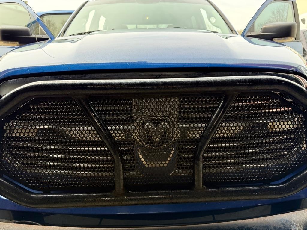 RAM 1500 SLT Crew Cab SWB 4WD 2016