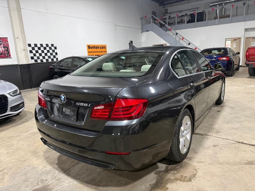 BMW 5-Series 528i xDrive 2013
