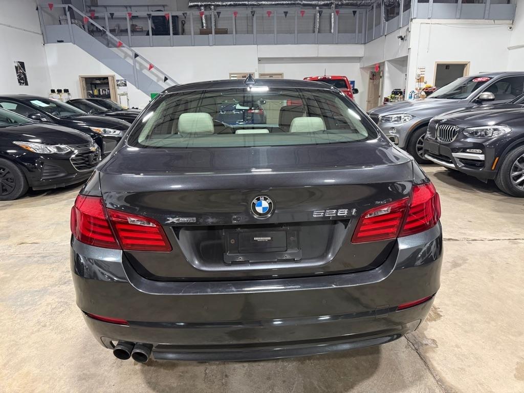 BMW 5-Series 528i xDrive 2013