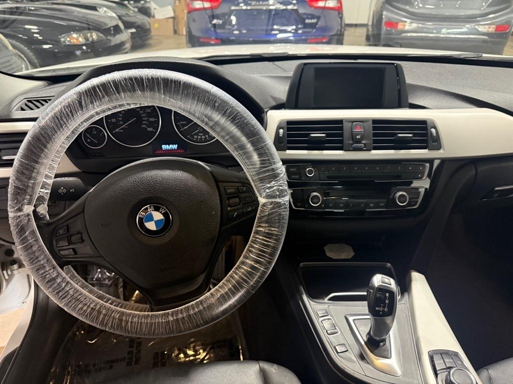 BMW 3-Series 320i Sedan 2016