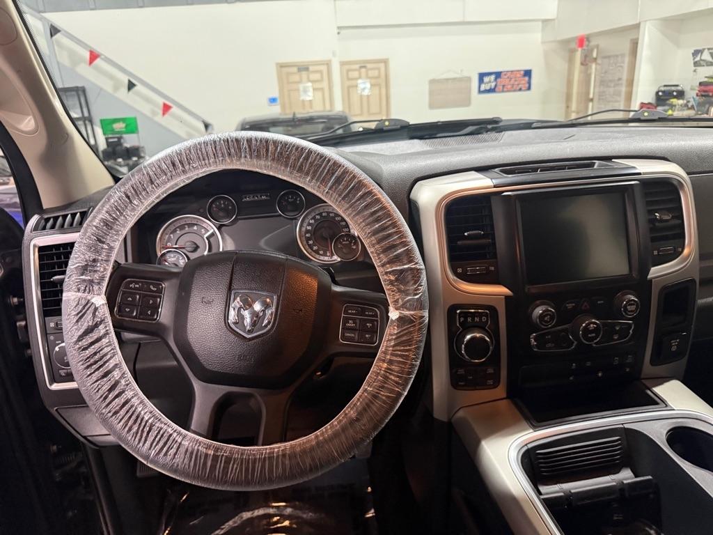 RAM 1500 SLT Crew Cab SWB 4WD 2017