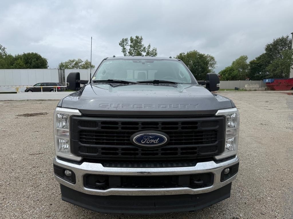Ford F-350 SD XL Crew Cab Long Bed DRW 4WD 2024