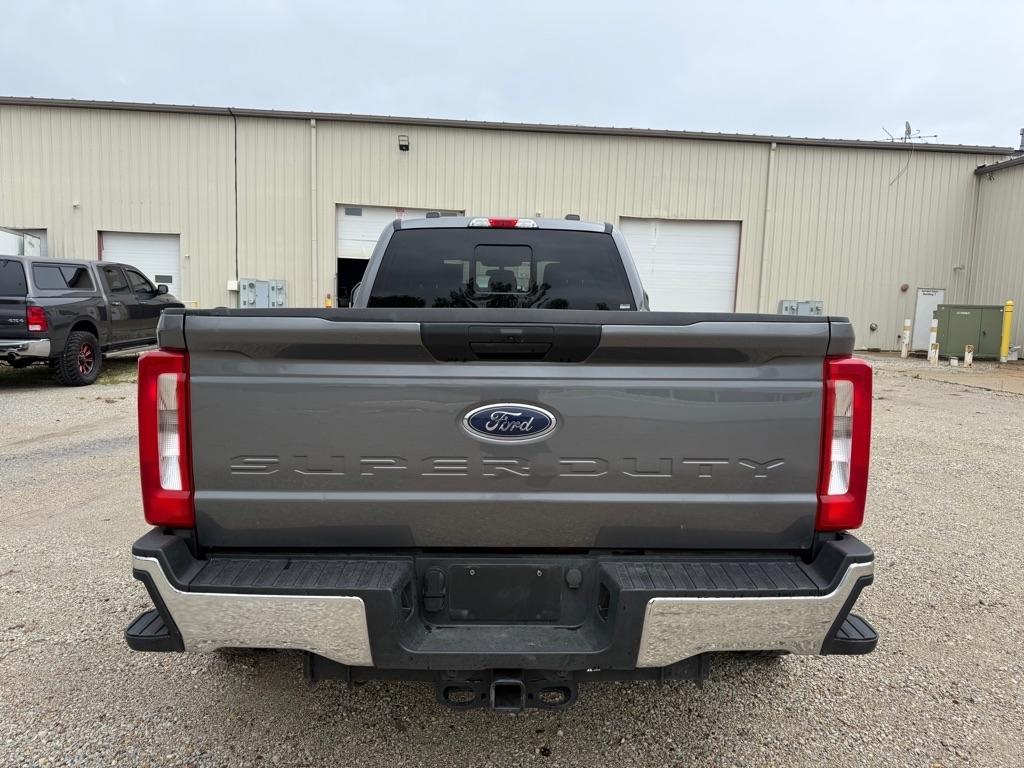 Ford F-350 SD XL Crew Cab Long Bed DRW 4WD 2024