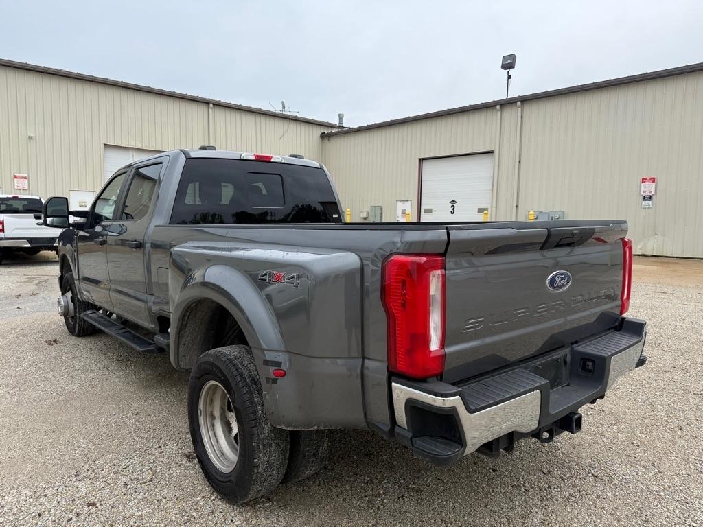 Ford F-350 SD XL Crew Cab Long Bed DRW 4WD 2024