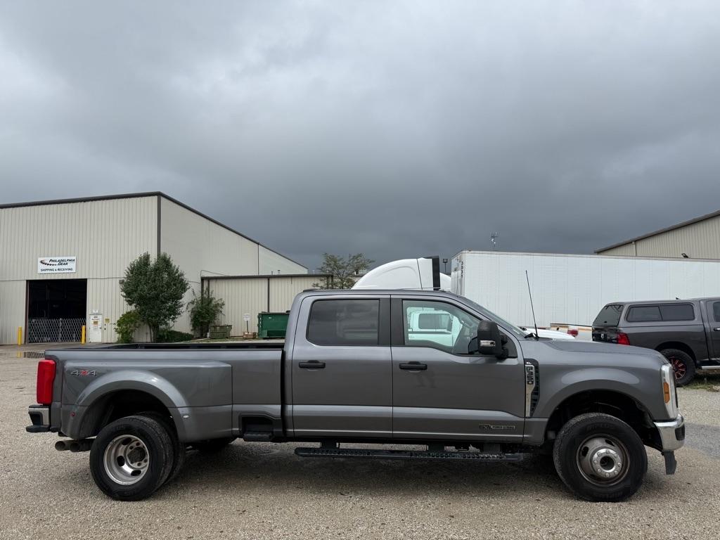 Ford F-350 SD XL Crew Cab Long Bed DRW 4WD 2024