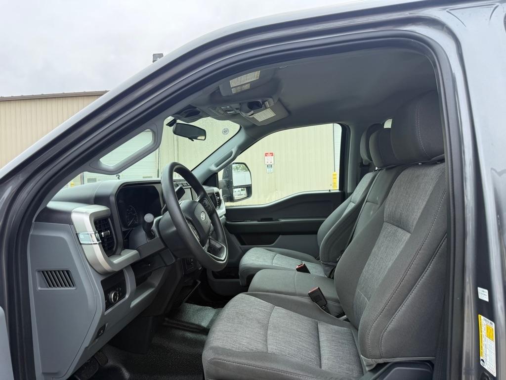 Ford F-350 SD XL Crew Cab Long Bed DRW 4WD 2024