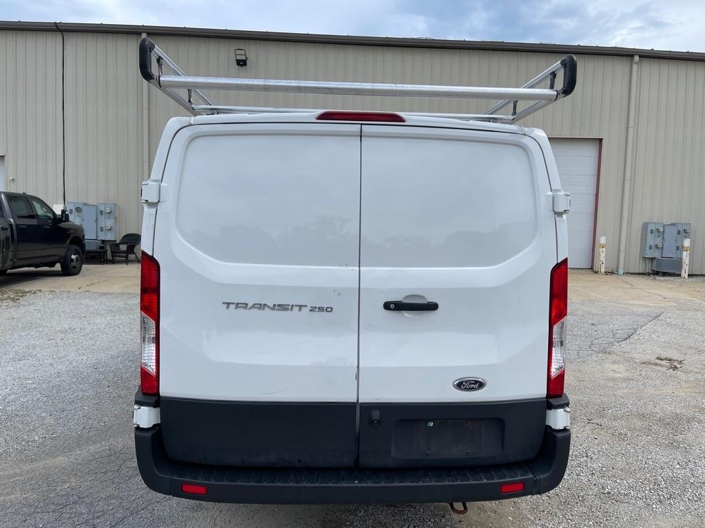 Ford Transit 250 Van Low Roof w/Sliding Pass. 130-in. WB 2021