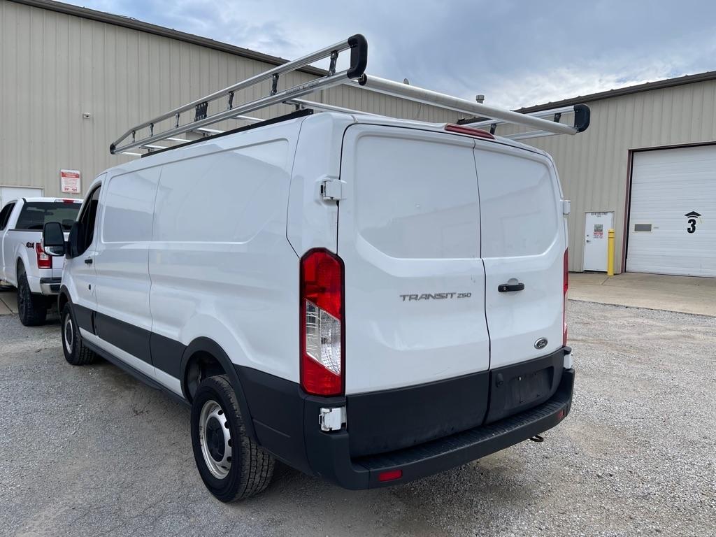 Ford Transit 250 Van Low Roof w/Sliding Pass. 130-in. WB 2021