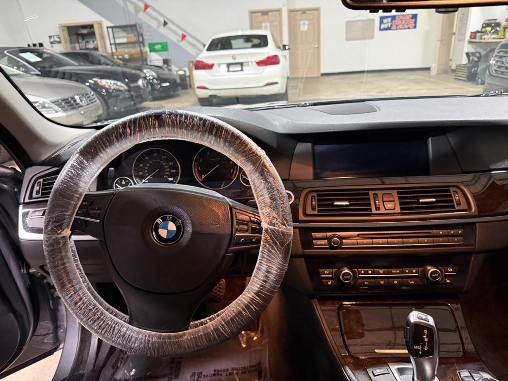 BMW 5-Series 535xi 2011