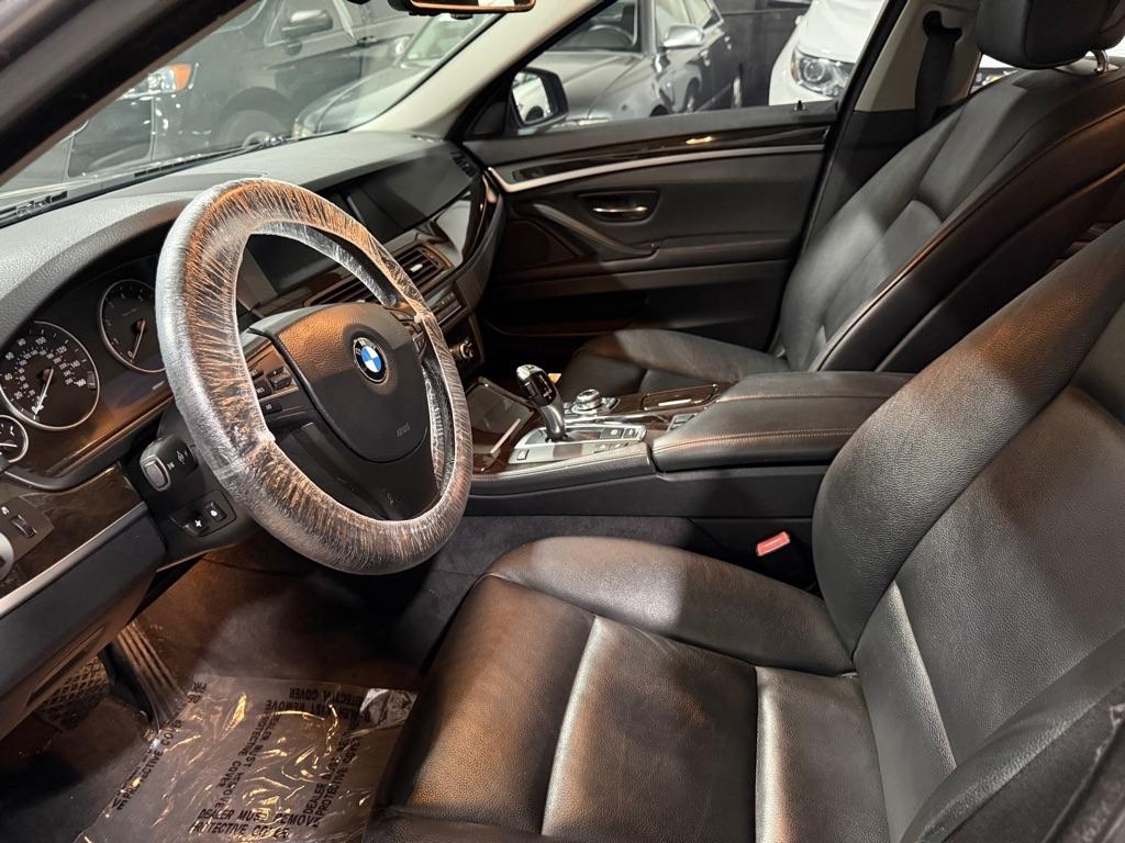 BMW 5-Series 535xi 2011