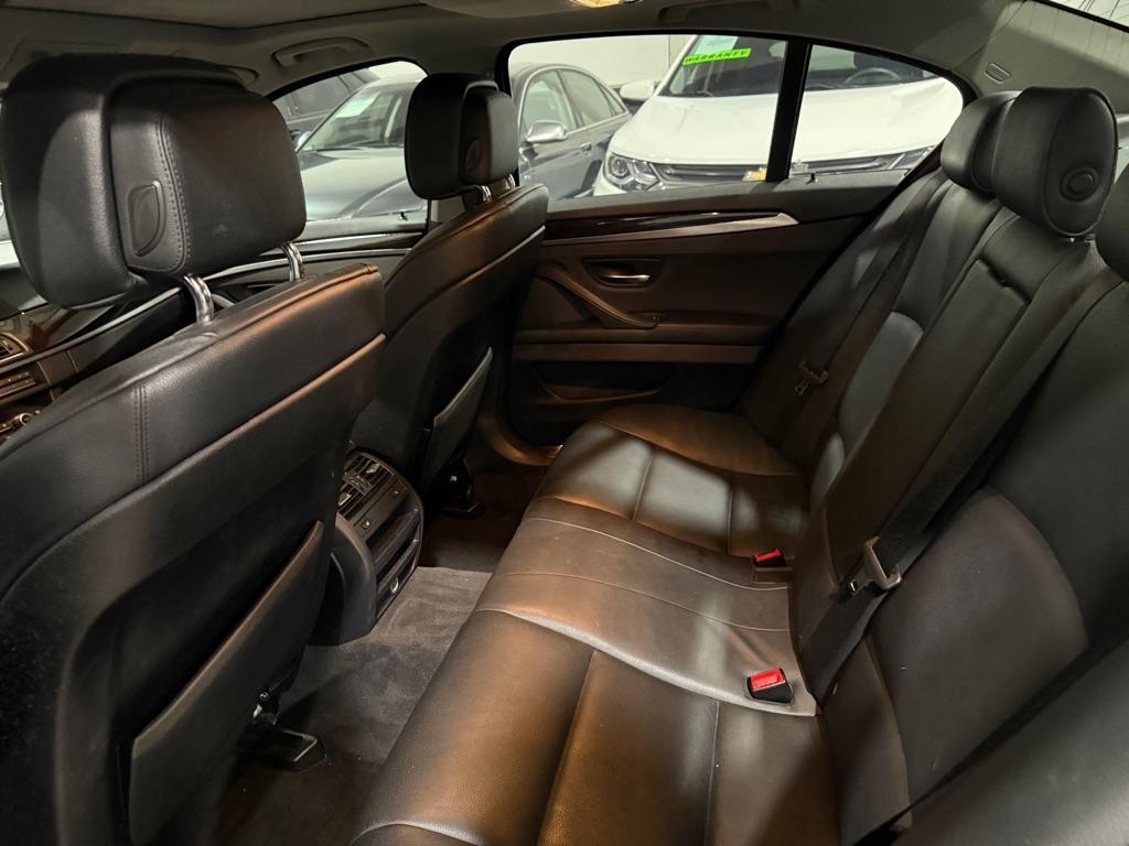 BMW 5-Series 535xi 2011