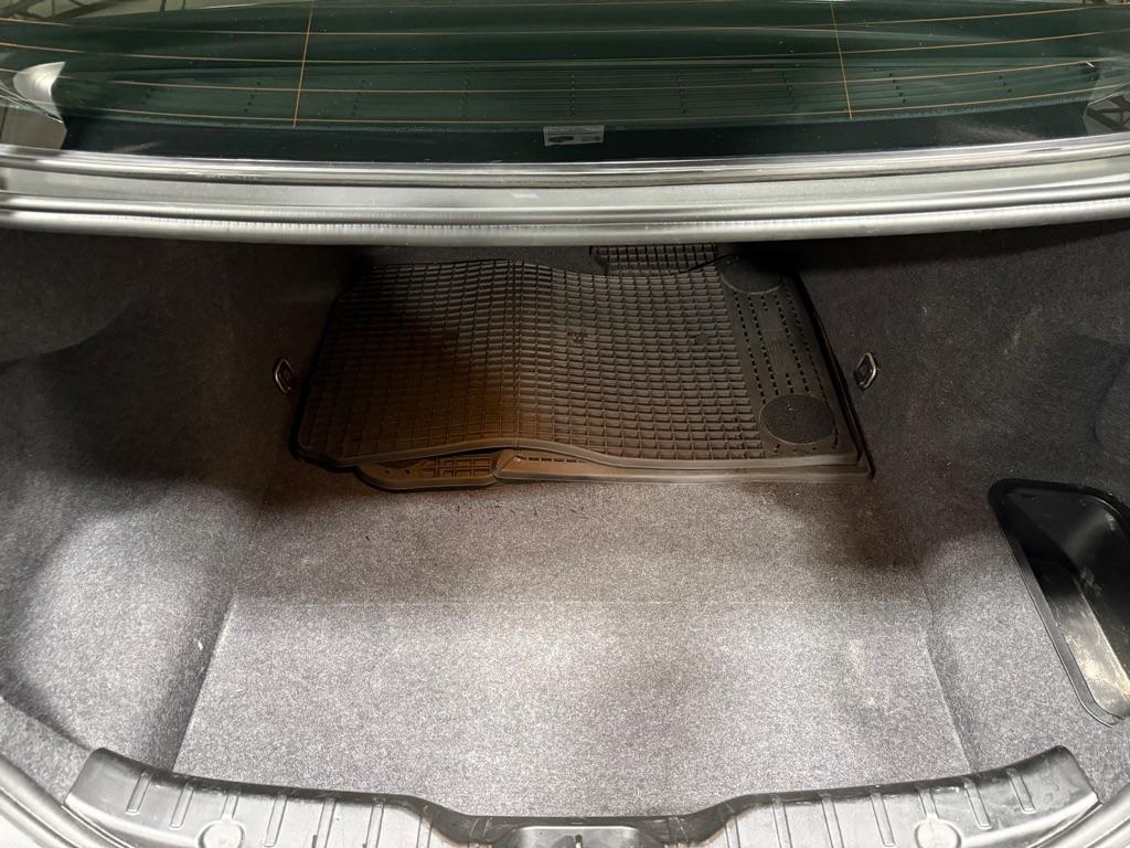 BMW 5-Series 535xi 2011