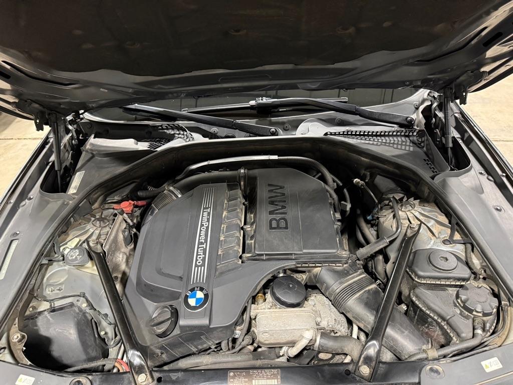 BMW 5-Series 535xi 2011
