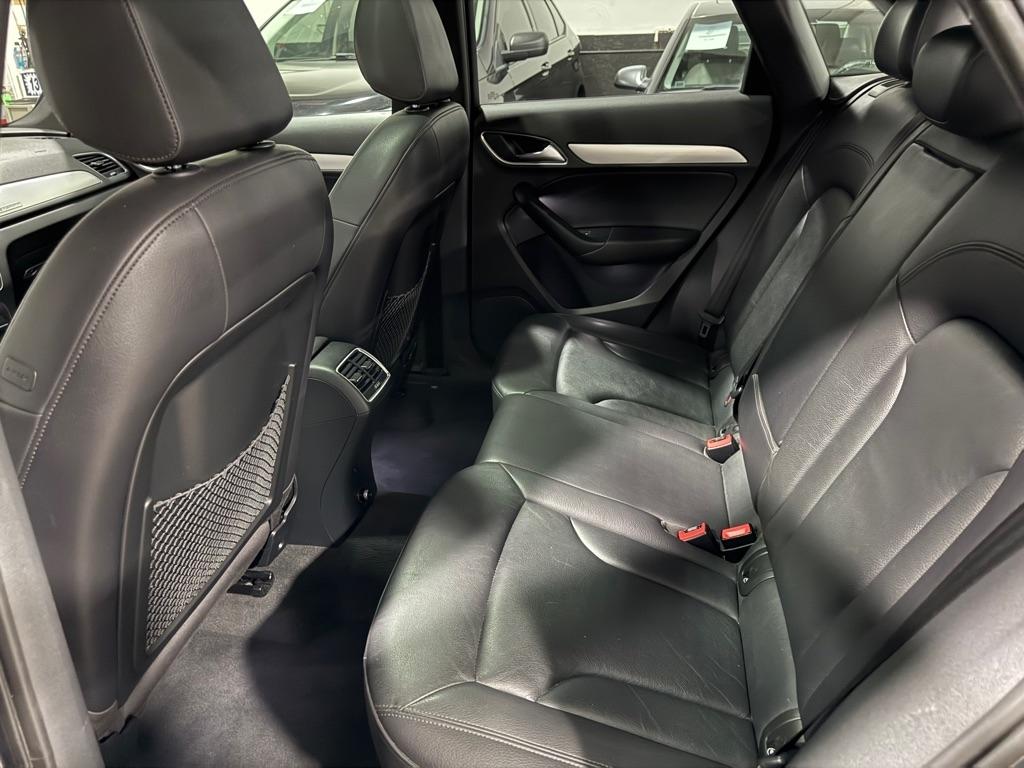 Audi Q3 2.0T quattro Premium Plus 2015