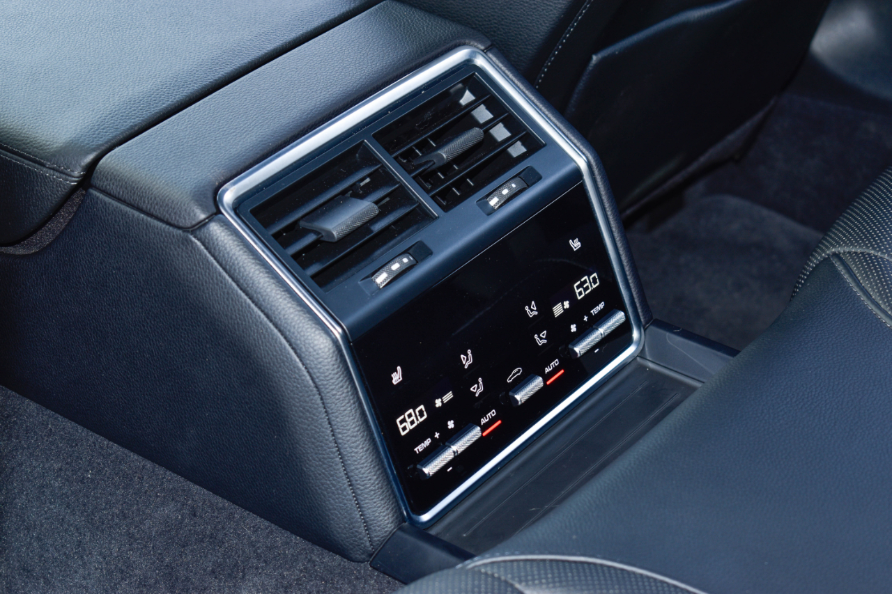 2021 Porsche Panamera Base photo 2