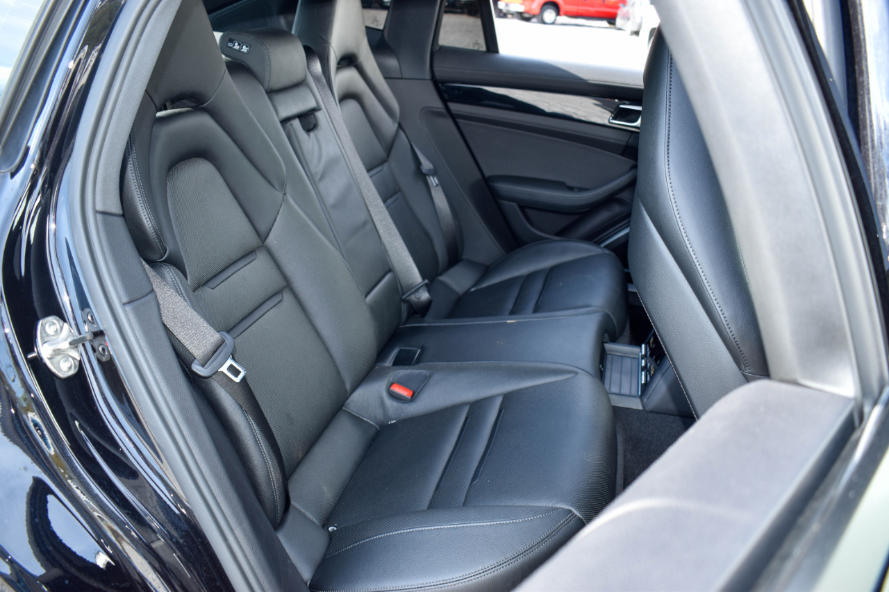 2021 Porsche Panamera Base photo 3