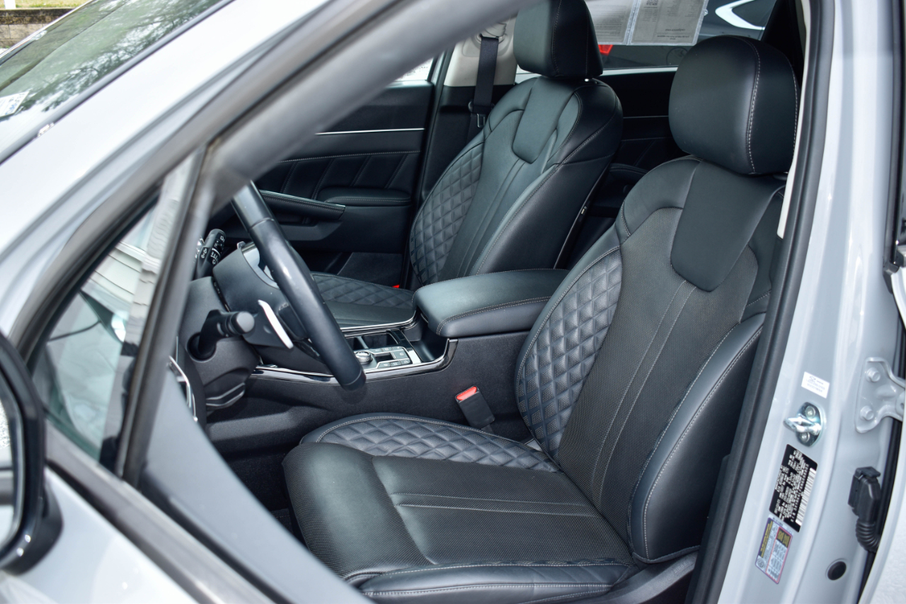 2022 Kia Sorento SX's photo