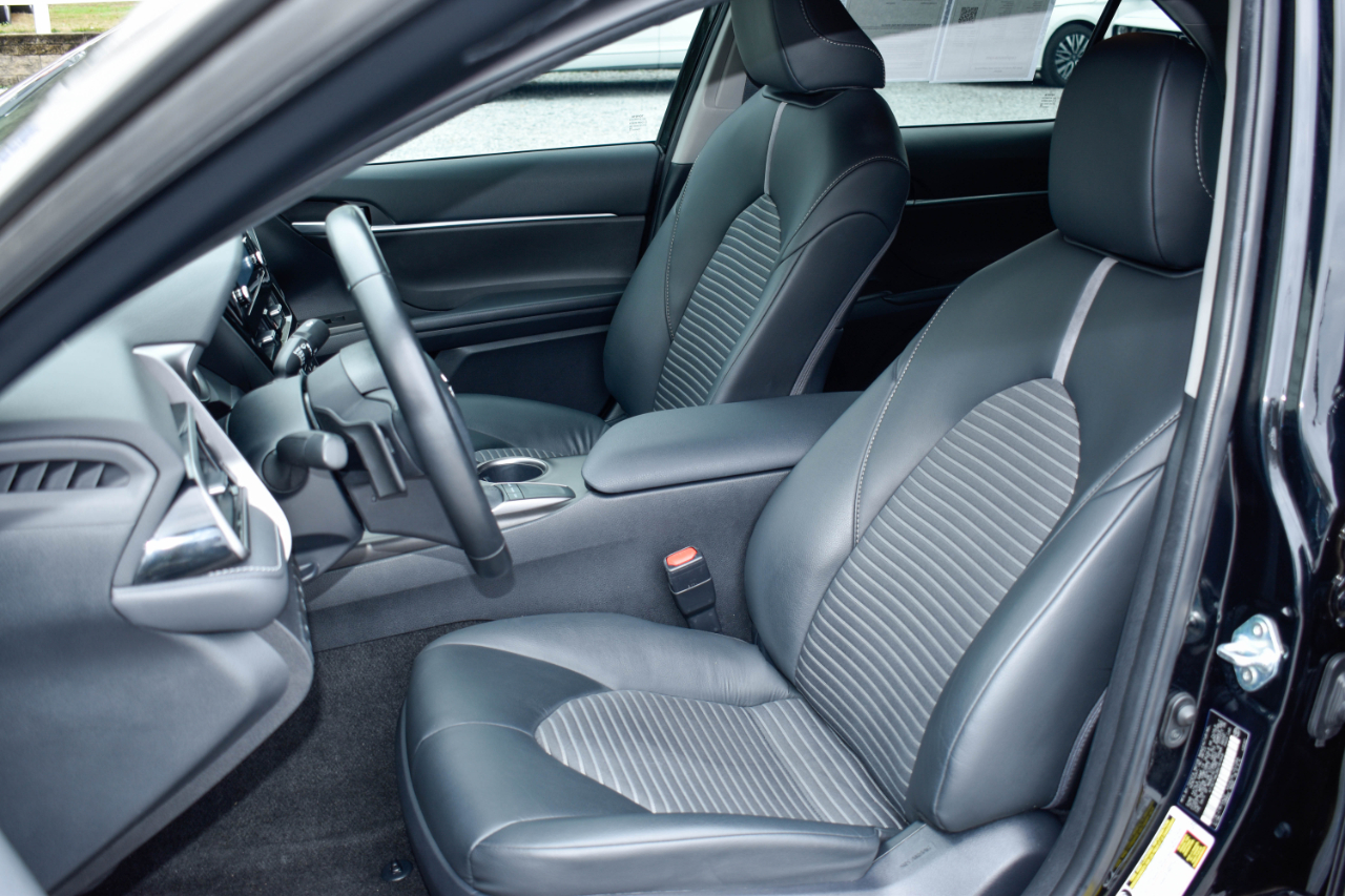 2024 Toyota Camry SE's photo