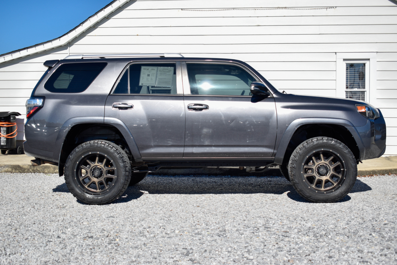 Toyota 4Runner SR5 4WD 2018